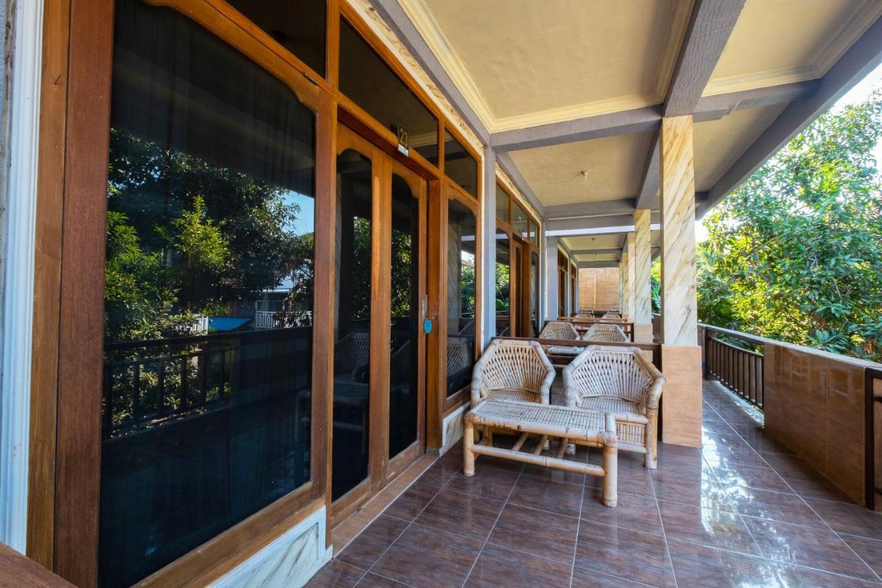 Oyo 1425 Beach Wind Bungalows Gili Trawangan Exterior photo