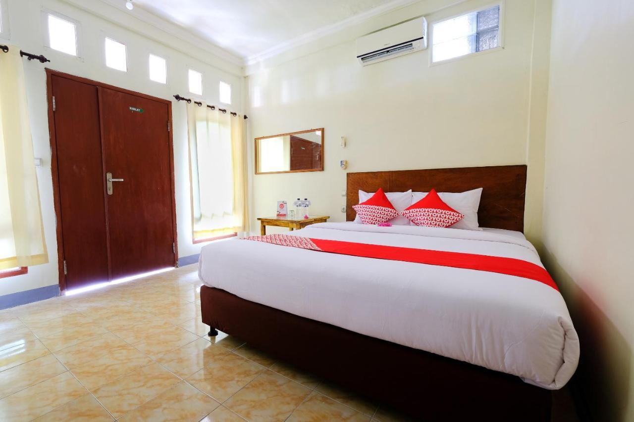 Oyo 1425 Beach Wind Bungalows Gili Trawangan Exterior photo