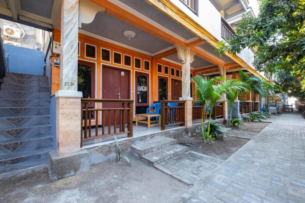 Oyo 1425 Beach Wind Bungalows Gili Trawangan Exterior photo
