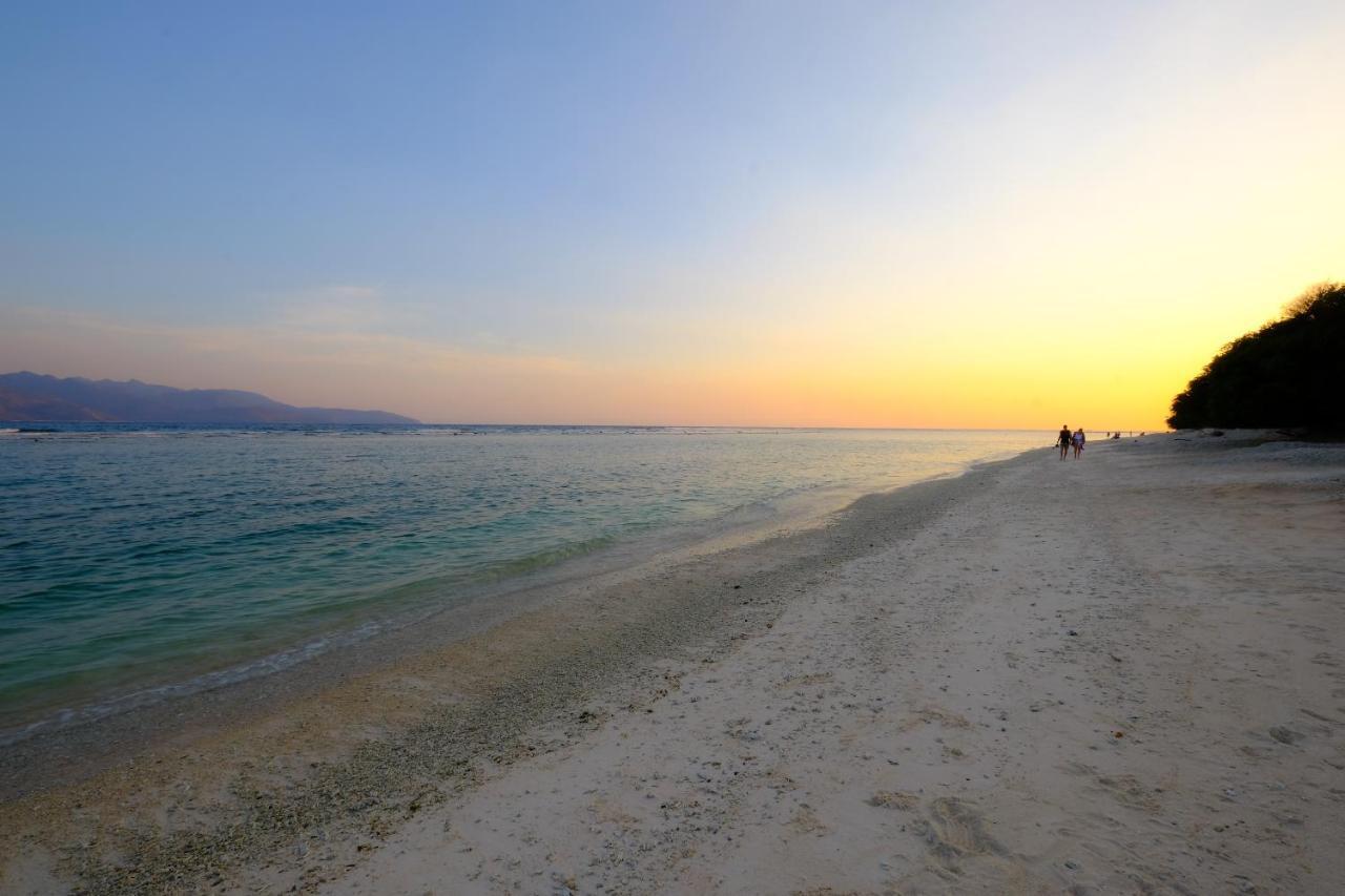 Oyo 1425 Beach Wind Bungalows Gili Trawangan Exterior photo